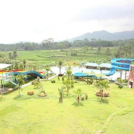 Green Valley Resort Purwokerto Esterno foto