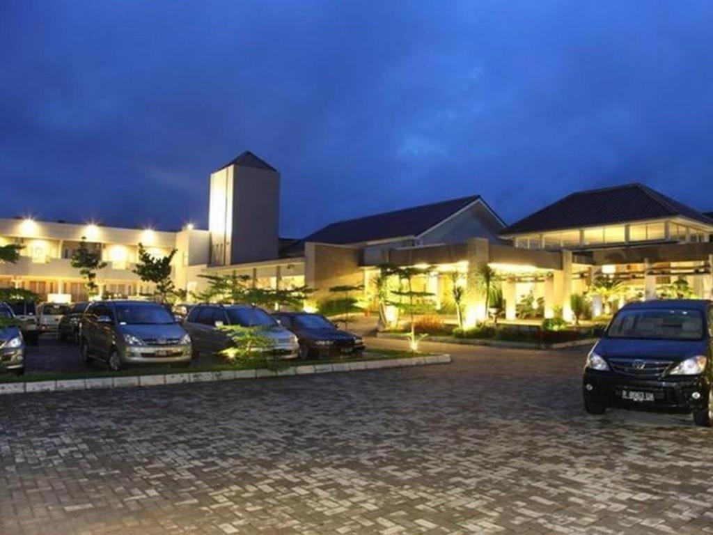 Green Valley Resort Purwokerto Esterno foto