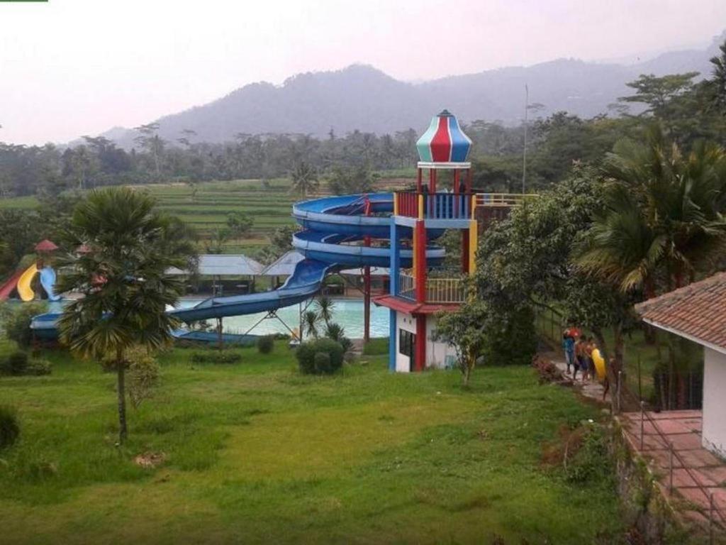 Green Valley Resort Purwokerto Esterno foto