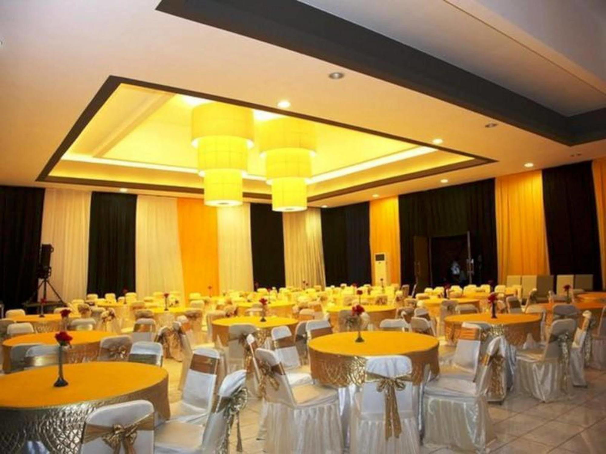Green Valley Resort Purwokerto Esterno foto